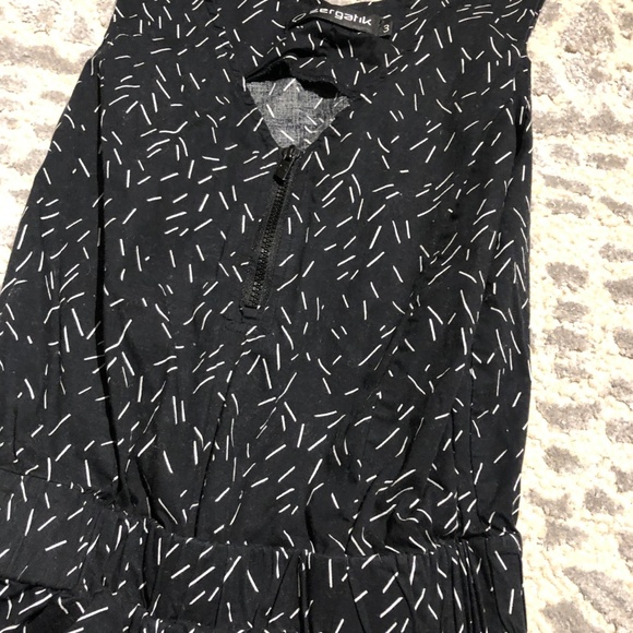 ZERGATIK | Mini Black/White Jumpsuit (Size M) - Picture 11 of 11